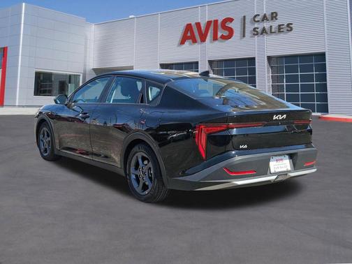 Aurora Black Pearl 2025 Kia K4 LXS
