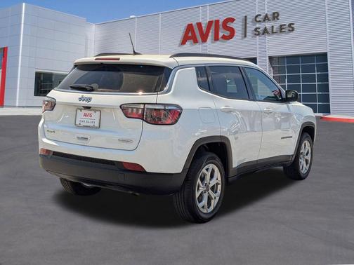 Bright White Clearcoat 2025 Jeep Compass Latitude