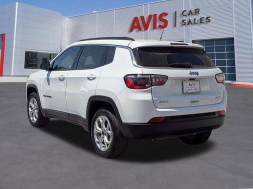 Bright White Clearcoat 2025 Jeep Compass Latitude