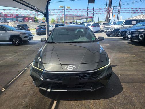 2025 Hyundai ELANTRA SEL