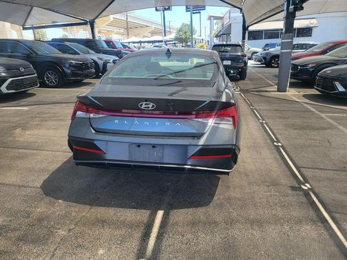 2025 Hyundai ELANTRA SEL