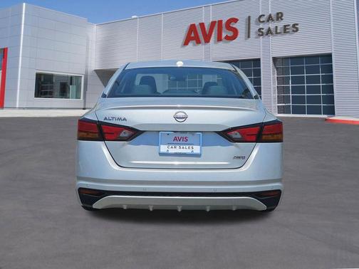 Brilliant Silver Metallic 2025 Nissan Altima 2.5 SV