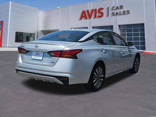 Brilliant Silver Metallic 2025 Nissan Altima 2.5 SV