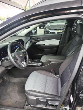 Mosaic Black Metallic 2025 Chevrolet Trax LT