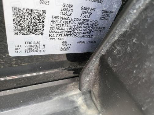 Mosaic Black Metallic 2025 Chevrolet Trax LT