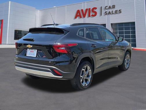 Mosaic Black Metallic 2025 Chevrolet Trax LT