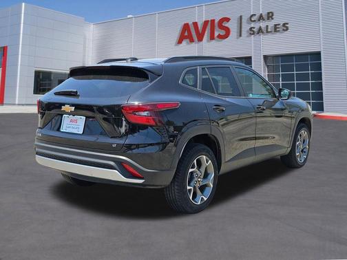 Mosaic Black Metallic 2025 Chevrolet Trax LT