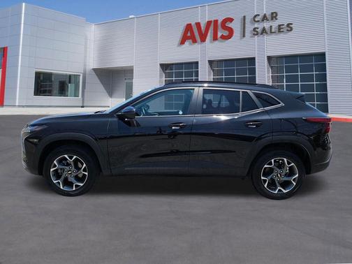 Mosaic Black Metallic 2025 Chevrolet Trax LT