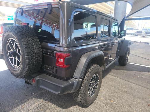 Granite Crystal Metallic Clearcoat 2025 Jeep Wrangler Rubicon
