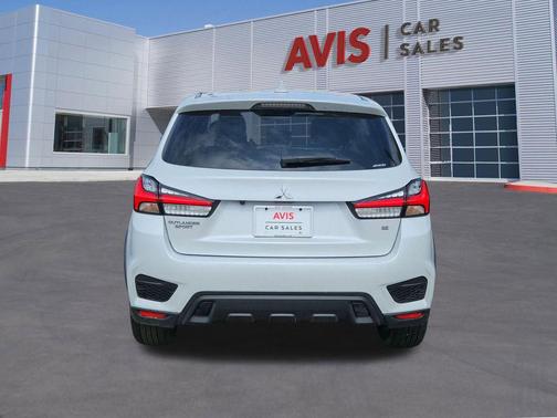 White Diamond 2025 Mitsubishi Outlander Sport SE
