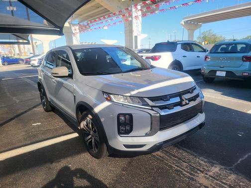 White Diamond 2025 Mitsubishi Outlander Sport SE