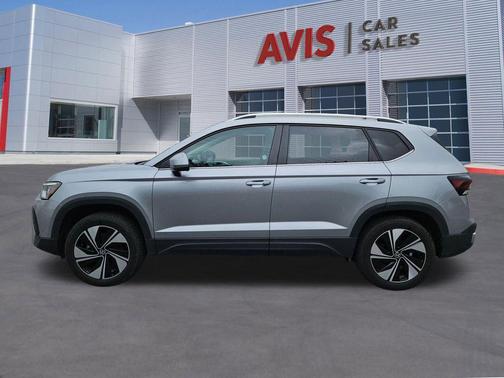 Pyrite Silver Metallic 2025 Volkswagen Taos 1.5T SE