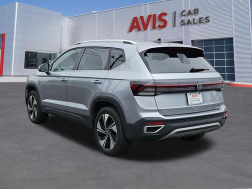 Pyrite Silver Metallic 2025 Volkswagen Taos 1.5T SE