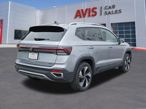 Pyrite Silver Metallic 2025 Volkswagen Taos 1.5T SE