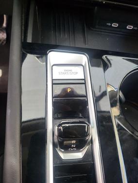 Black Metallic 2025 Volkswagen Atlas 2.0T SE w/Technology