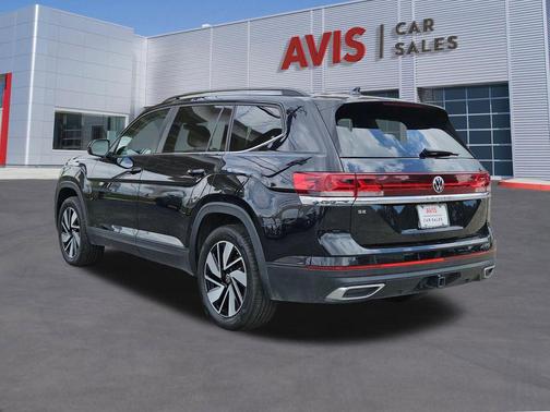 Black Metallic 2025 Volkswagen Atlas 2.0T SE w/Technology