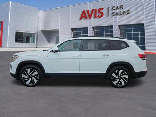 Pure White 2025 Volkswagen Atlas 2.0T SE w/Technology 4MOTION