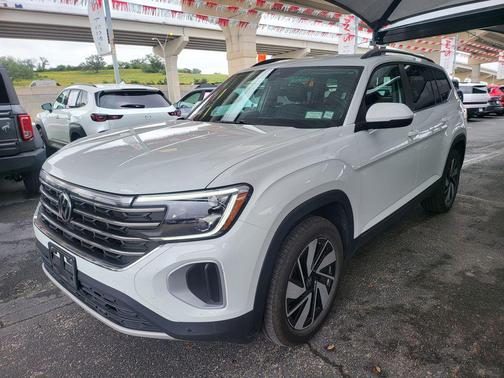 Pure White 2025 Volkswagen Atlas 2.0T SE w/Technology 4MOTION