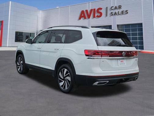 Pure White 2025 Volkswagen Atlas 2.0T SE w/Technology 4MOTION