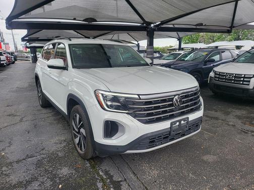 Pure White 2025 Volkswagen Atlas 2.0T SE w/Technology 4MOTION
