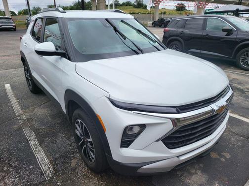 Summit White 2025 Chevrolet Trailblazer LT