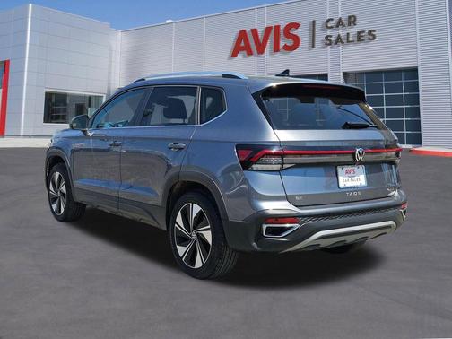 Pyrite Silver Metallic 2025 Volkswagen Taos 1.5T SE