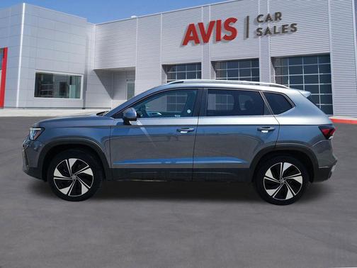 Pyrite Silver Metallic 2025 Volkswagen Taos 1.5T SE