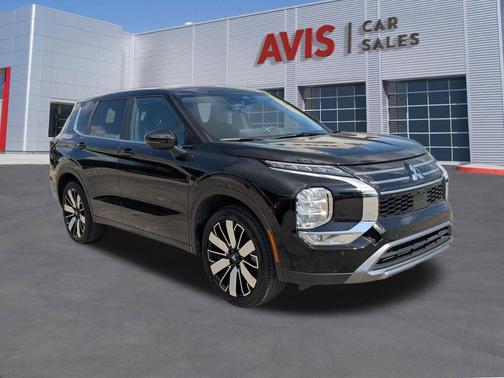 Black Metallic 2025 Mitsubishi Outlander SE
