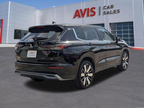 Black Metallic 2025 Mitsubishi Outlander SE
