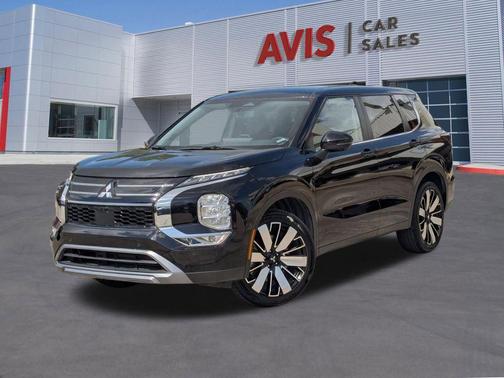 Black Metallic 2025 Mitsubishi Outlander SE
