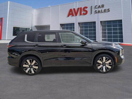 Black Metallic 2025 Mitsubishi Outlander SE