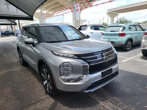 Alloy Silver Metallic 2025 Mitsubishi Outlander SE S-AWC