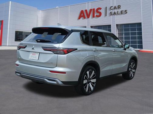 Alloy Silver Metallic 2025 Mitsubishi Outlander SE S-AWC