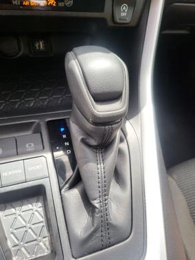 Ice Cap 2025 Toyota RAV4 LE