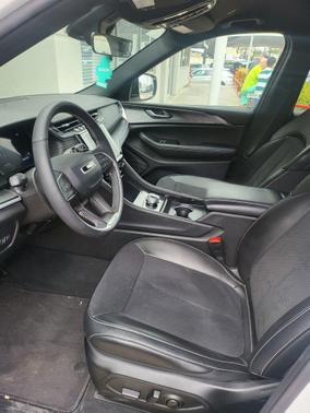 Bright White Clearcoat 2025 Jeep Grand Cherokee Altitude