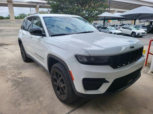 Bright White Clearcoat 2025 Jeep Grand Cherokee Altitude