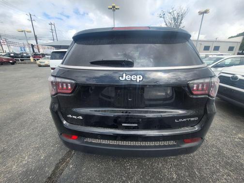 Diamond Black Crystal Pearlcoat 2025 Jeep Compass Limited