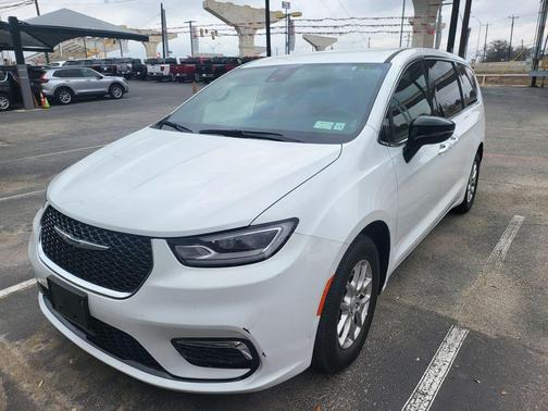 2025 Chrysler Pacifica L