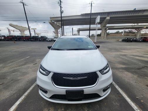 2025 Chrysler Pacifica L