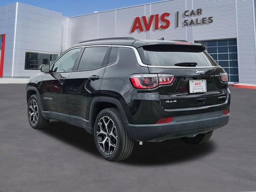 Diamond Black Crystal Pearlcoat 2025 Jeep Compass Limited