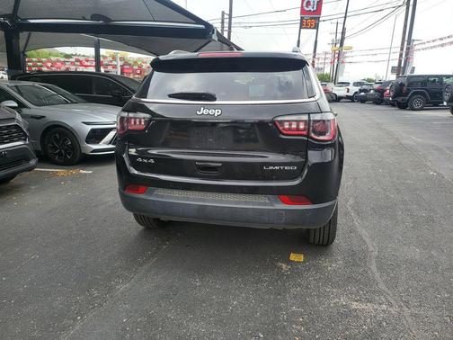 Diamond Black Crystal Pearlcoat 2025 Jeep Compass Limited