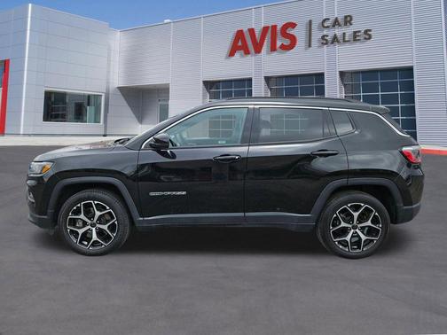 Diamond Black Crystal Pearlcoat 2025 Jeep Compass Limited