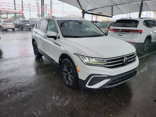 Pure White 2024 Volkswagen Tiguan 2.0T SE