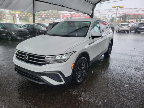 Pure White 2024 Volkswagen Tiguan 2.0T SE