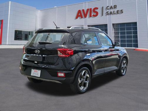 Onyx Black 2025 Hyundai VENUE SEL
