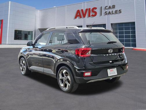 Onyx Black 2025 Hyundai VENUE SEL