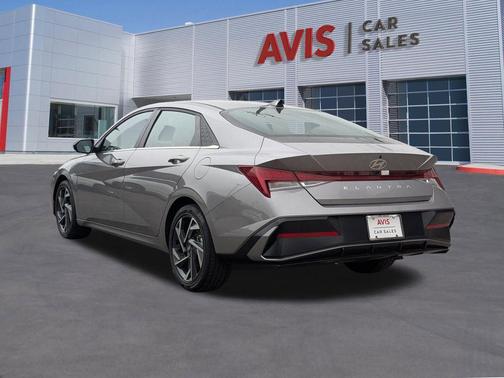 Fluid Metal 2025 Hyundai ELANTRA SEL