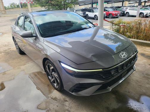Fluid Metal 2025 Hyundai ELANTRA SEL