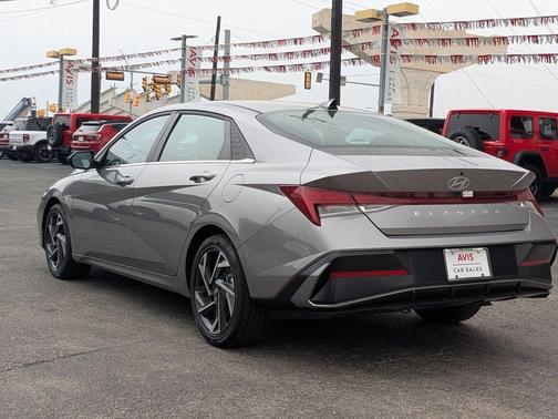 Fluid Metal 2025 Hyundai ELANTRA SEL