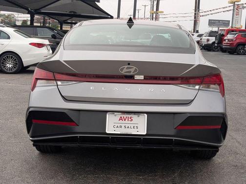 Fluid Metal 2025 Hyundai ELANTRA SEL